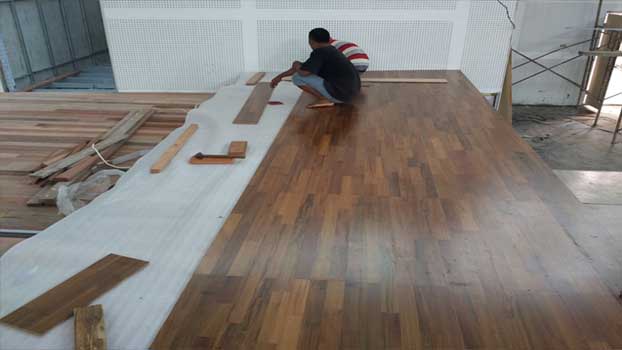 pemasangan lantai kayu