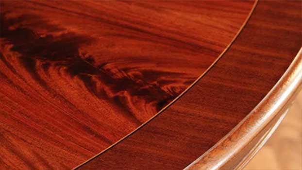 warna kayu mahoni
