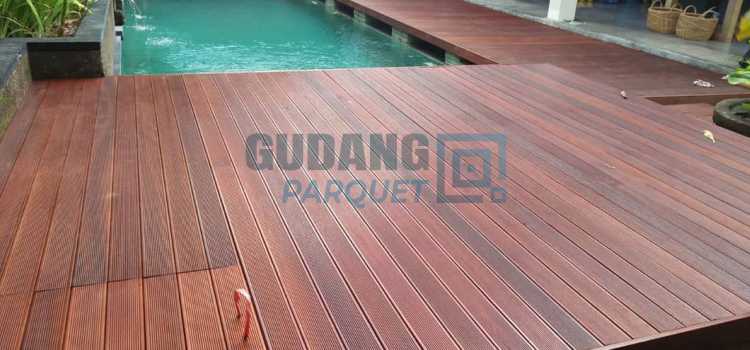 lantai kolam renang