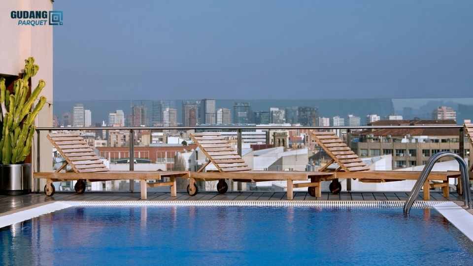 kolam renang rooftop