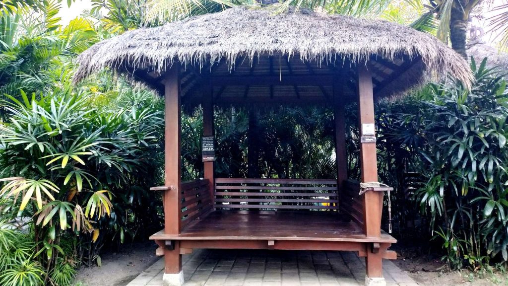 gazebo nuansa hutan