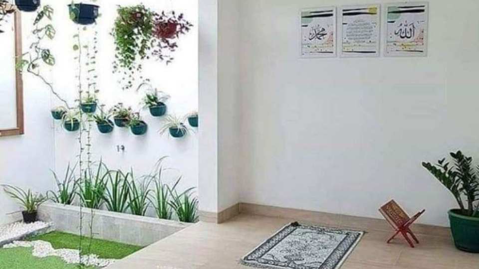 mushola terbuka dengan taman