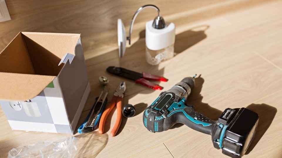 Dekorasi ruang kerja pakai lantai laminate