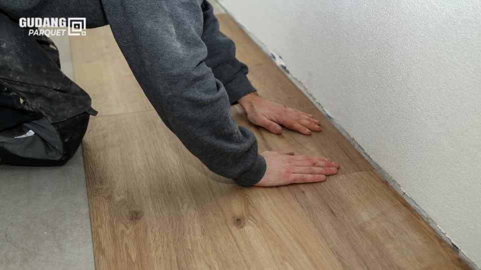 Cara Pasang Lantai Vinyl