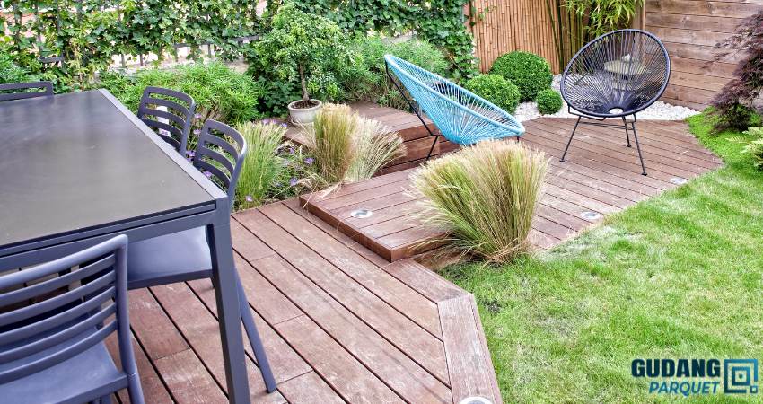 Decking Kayu Bengkirai Pada Taman