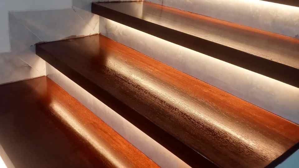 cara merawat tangga kayu