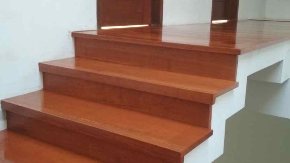 cara merawat tangga kayu