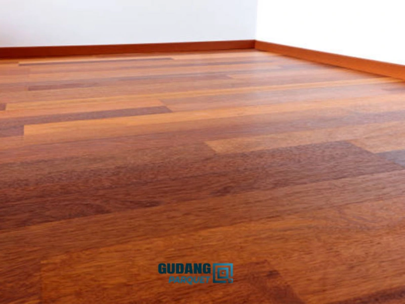 area indoor pemasangan lantai kayu merbau
