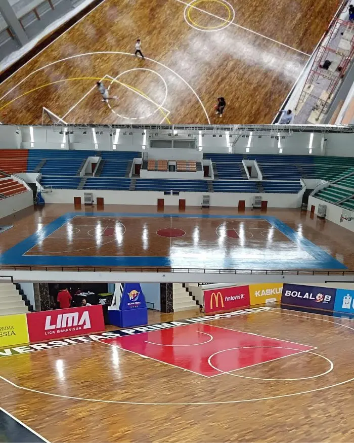 Lapangan indoor PON dengan material kayu premium