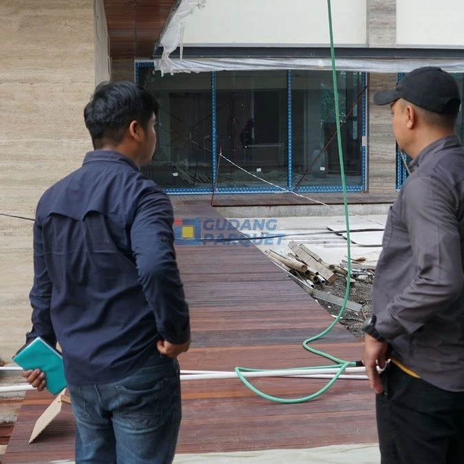 Tim quality control Gudang Parquet Indonesia